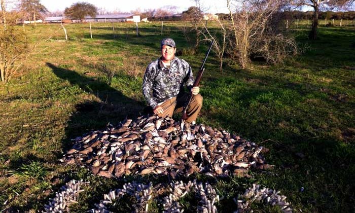 37.1000-Doves-in-a-day_argentina_big_hunting-700x420-1