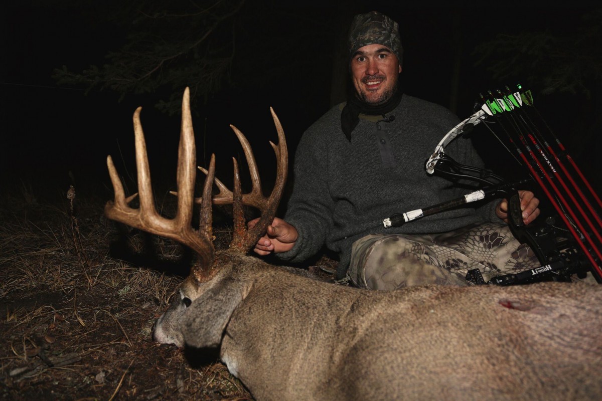 SK-168-bowhunter-with-big-buck